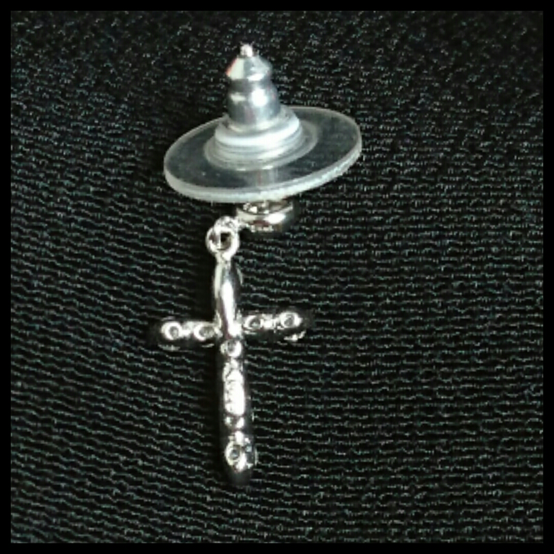 中古 Ｋ14ＷＧ ダイヤ0.25ct 片耳　人気のクロスピアス Ｋ74_2