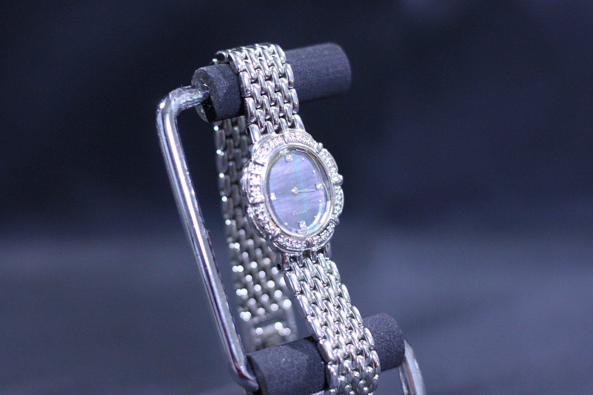 ◆◇中古ブランド時計　セイコー社/エクセリーヌ/フルダイヤモンド仕様で豪華！/フェイス面も４ポイントの大型ダイヤモンドを使用/◆◇