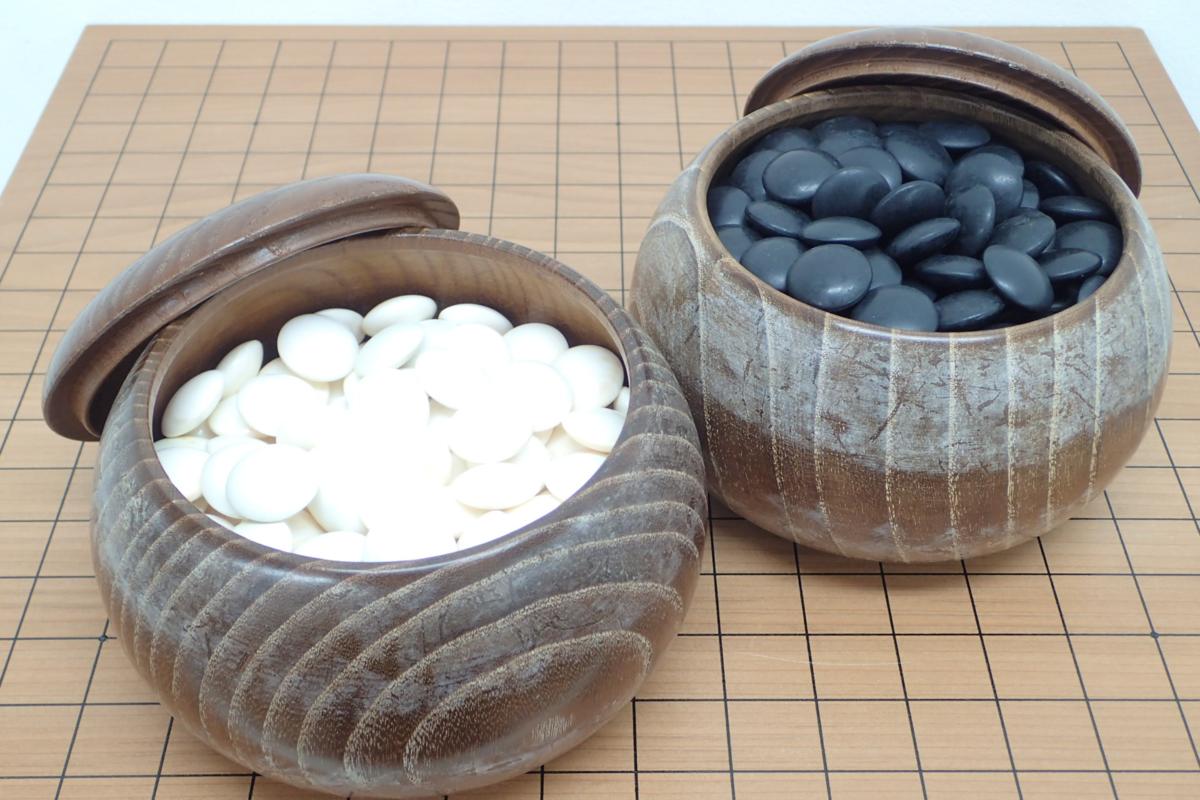 囲碁盤 碁石 セット 本蛤碁石 那智黒 重量18.2kg 厚み17.5cm 脚