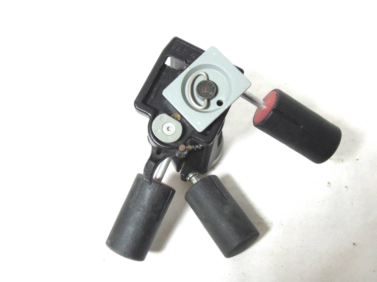 珍品　イタリア製マンフロットManfrotto platform #141RC、 頑丈な３軸分離型自由雲台