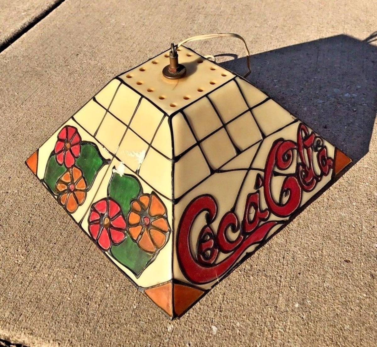 激レア 希少 Coca-Cola ステンドグラス ランプ ビンテージ　コカ・コーラ　ステングラス　ライトアップランプ　１９７０，８０年代　希少 プールランプ