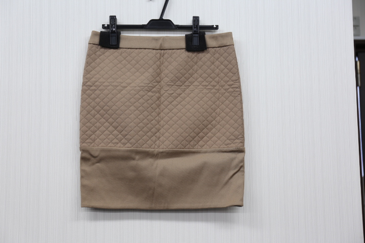 Salvatore Ferragamo フェラガモ　　　スカート　（ストック品。。。）②