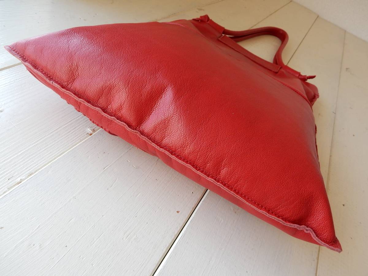 イタリア製本革☆FLU’S EAR(フルズイヤー)大判B4対応☆ショルダーバッグ　レッド(訳あり品)