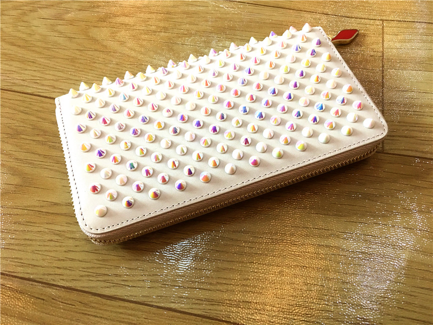 クリスチャンルブタン Christian Louboutin スタッズ ラウンド