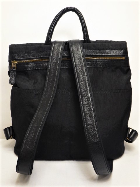 美品 IBIZA イビサ ナイロンリュック ブラック 黒 レザー 牛革 美品 IBIZA イビサ ナイロンリュック ブラック 黒 レザー 牛革