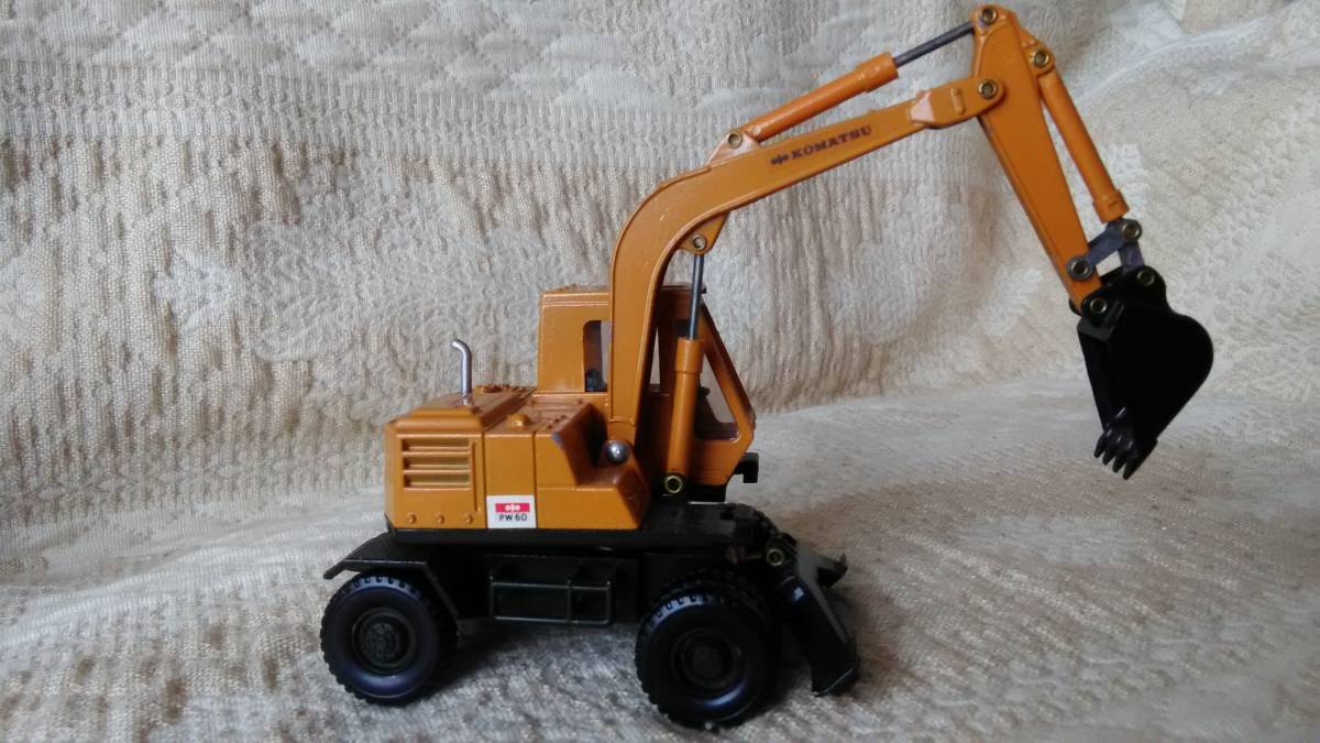 【美品箱なし】コマツ☆ヨネザワ ダイキャストモデル☆ ホイール式パワーショベル PW60 ☆1/40スケール ダイヤペット コマツ ヨネザワ No.K-51 日本製 KOMATSU