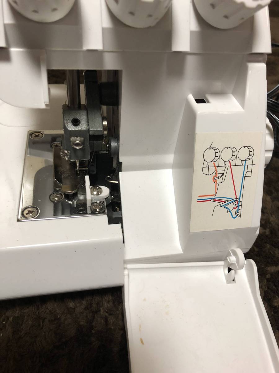 コンパクトロックミシン