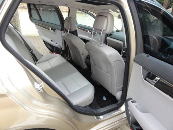 【おしゃれスギル仕様車！】C250Ｗgnアバンギャルド★V6エンジン7AT★希少カラーコーディネイト★ガラスＳＲ★TV視聴可★