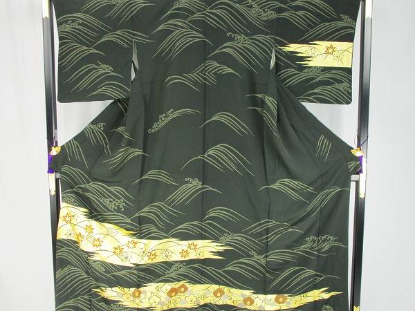 2025，限定SALE 着物ふぁんた 金駒刺繍 紅葉 椿 波 黒 訪問着 t34(仕立て上がり)｜売買されたオークション情報、yahooの商品情報をアーカイブ公開 - オークファン 仕立て上がり