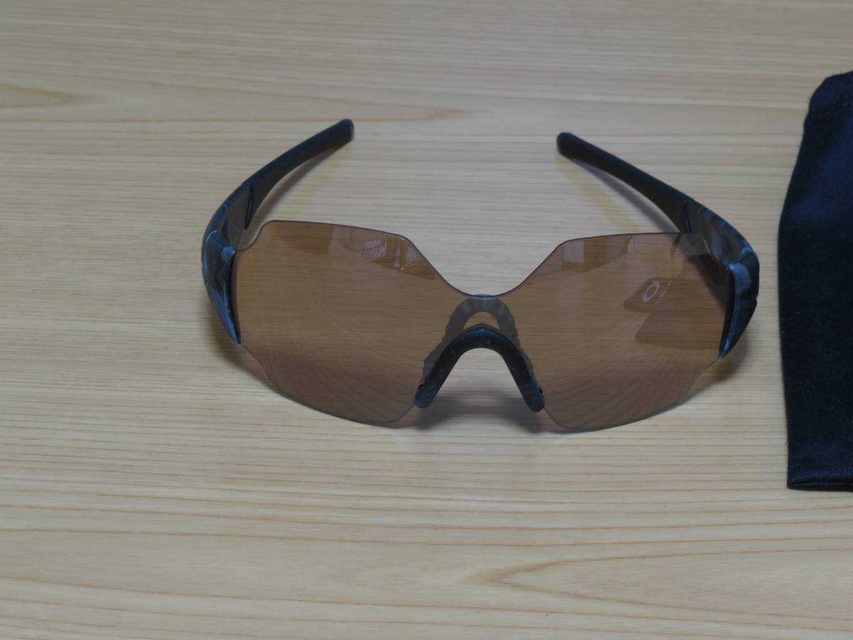 オークリー（Oakley） ZERO＋の（激レア廃版モデル）、アンバーです 