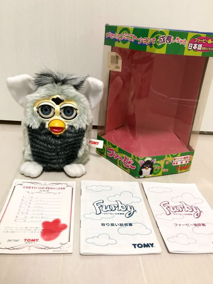 TOMY Furby 緑色 ぬいぐるみ 取扱説明書付き TOMY ファービー おしゃべり 天才 ペット Furby 血統書 取扱説明書