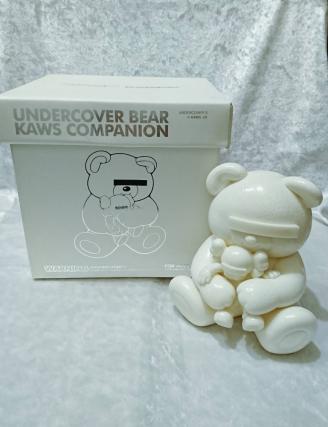 KAWS フィギュアのYahoo!オークション(旧ヤフオク!)の相場・価格を見る