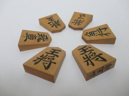 将棋駒 山上作 水無瀬 黄楊 将棋駒 シャム黄楊上彫 山上作 | 前川榧碁盤店