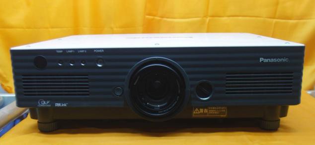 当店にて動作確認実施済み 6000ルーメン明るい Panasonic PT-D5700 高