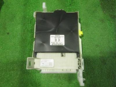 2-138111 NSP130 ヴィッツ ジャンクションボックス 助手席側 車名