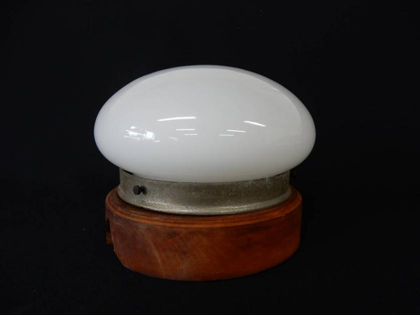 送料無料，新品】 古い 乳白色ガラスの照明 古道具 *昭和レトロ*天付け照明