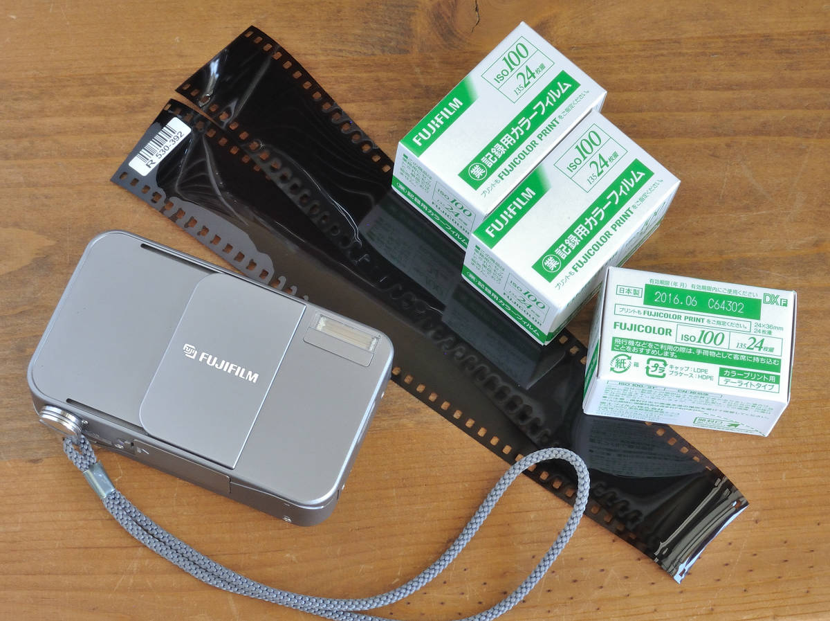 FUJIFILM フジフィルム TIARA ティアラ　フィルム3本付き（中古品）キレイに撮れます　