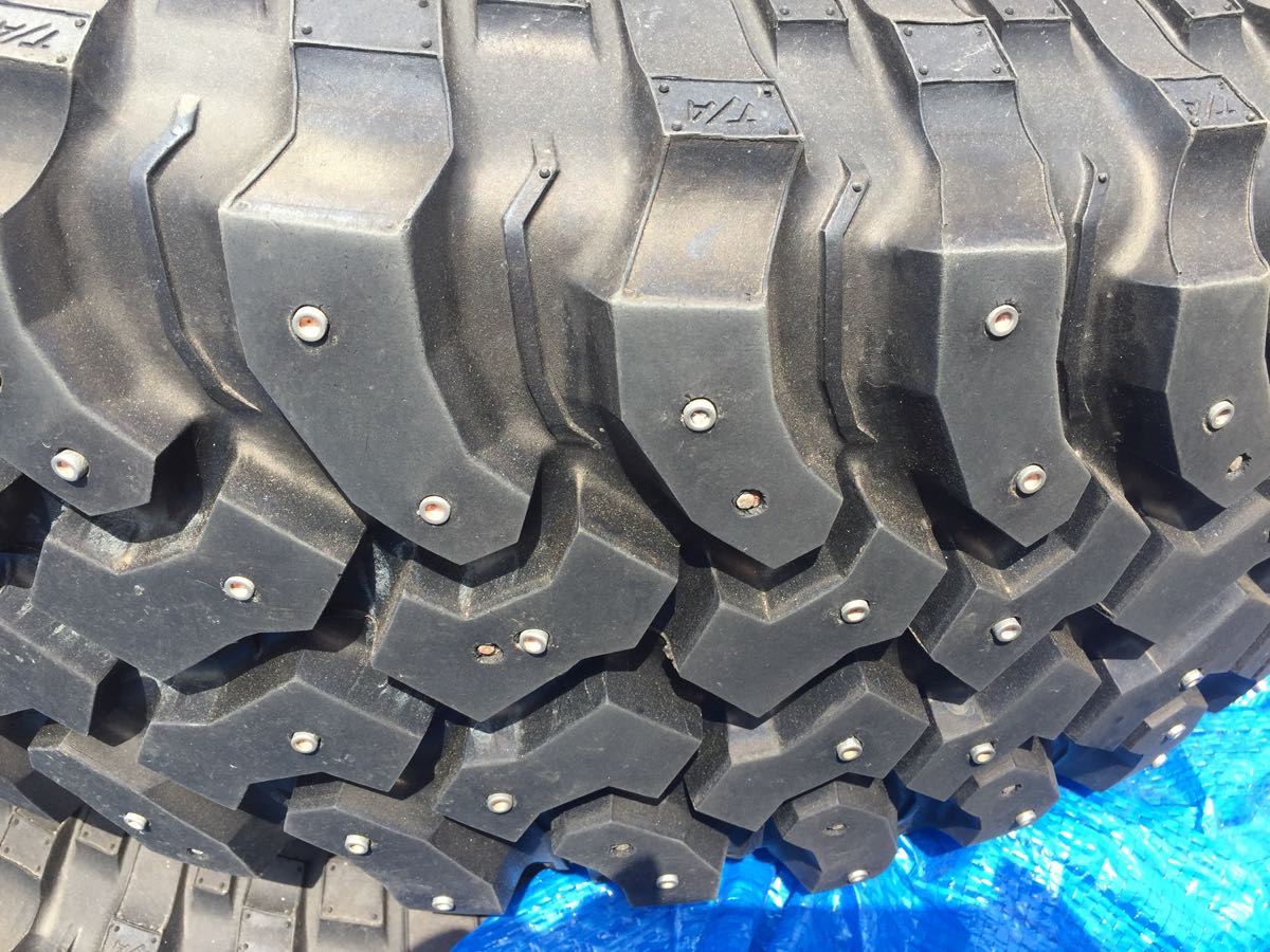走行短め BF Goodrich All-Terrain T⁄A KO2 ランクル80他 スパイクタイヤ4