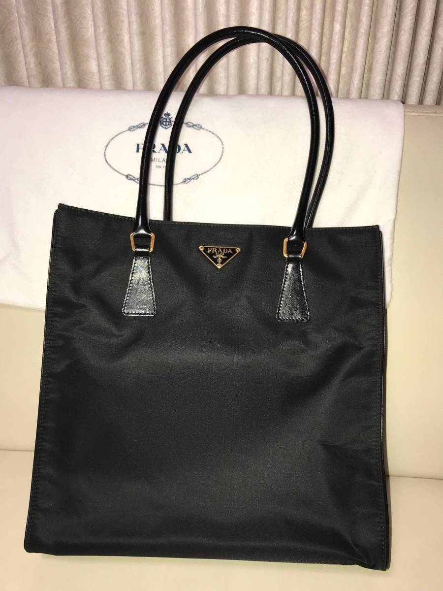 プラダ　トートバック　中古