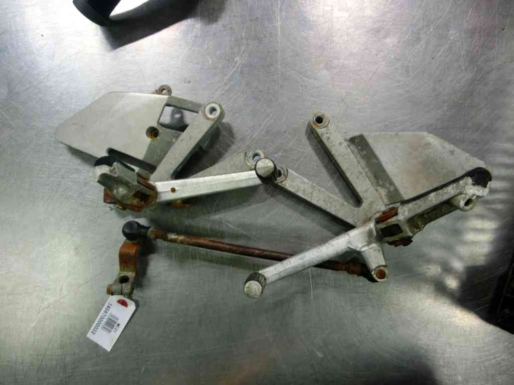 ホンダ 純正品 NSR250 フロント右ステップホルダー 50600-KV3-770 未使用品 A240 nsr250r NSR250R MC21 nsr250 ステップホルダーSET mc28(ステップ、ペダル