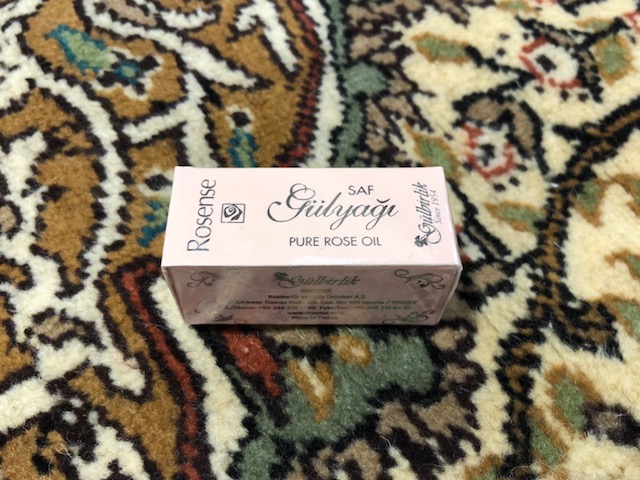 薔薇4 4キロの薔薇から1gしかとれない貴重なroseoil！トルコは