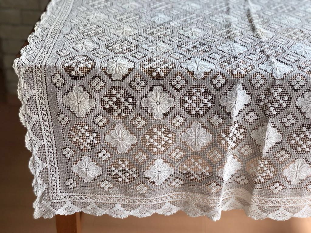 ◆フランスアンティーク｜手刺繍希少天使レースマルチクロステーブルエンジェル正方形 フランスアンティーク☆フィレレース☆刺繍☆110×100 フランス