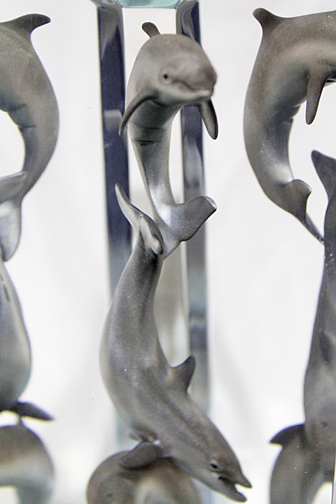 サイン入り】クリスチャン・リース・ラッセン アクリルオブジェ イルカ