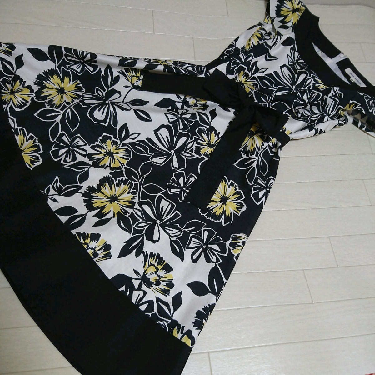 人気SALE，100%新品 エムズグレイシー Marqu e de Fabrique モダンな花柄シャンタンワンピース38(エムズグレイシー)｜売買されたオークション情報、yahooの商品情報をアーカイブ公開 - オークファン エムズグレイシー