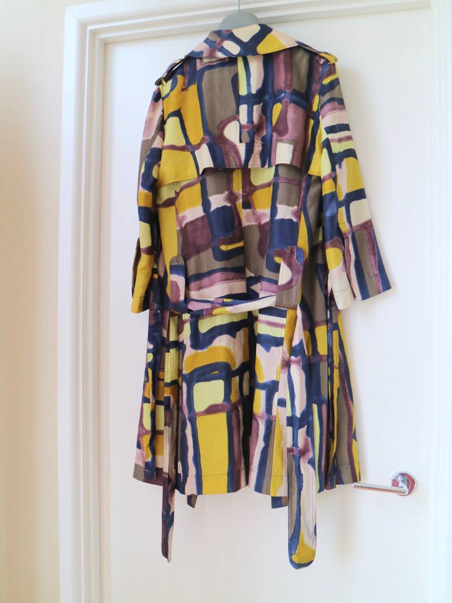 MARNIマルニ めちゃめちゃスタイリッシュなアート作品のようなレインコート★ | マルニで活躍する気鋭アーティスト、アンナ・デラーイーがベルリンで初 MARNI マルニで活躍する気鋭アーティスト、アンナ・デラーイーが 七五三掛龍也が花のパワーを享受する 「マルニ」で魅せた表現の新境地