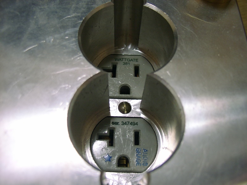 K's Lab　最高峰オーディオ電源タップ　WATTGATE 381_3