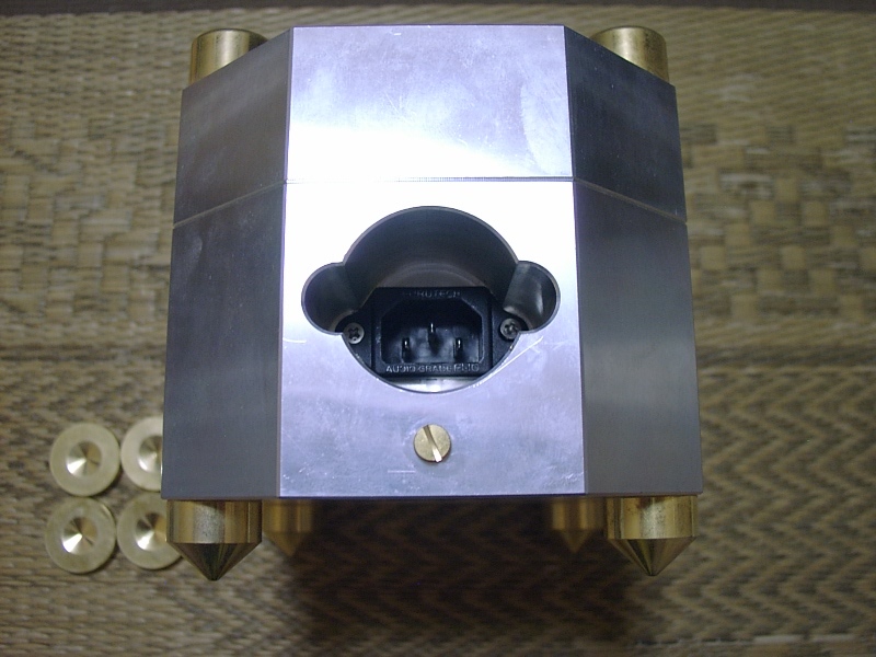 K's Lab　最高峰オーディオ電源タップ　WATTGATE 381_4