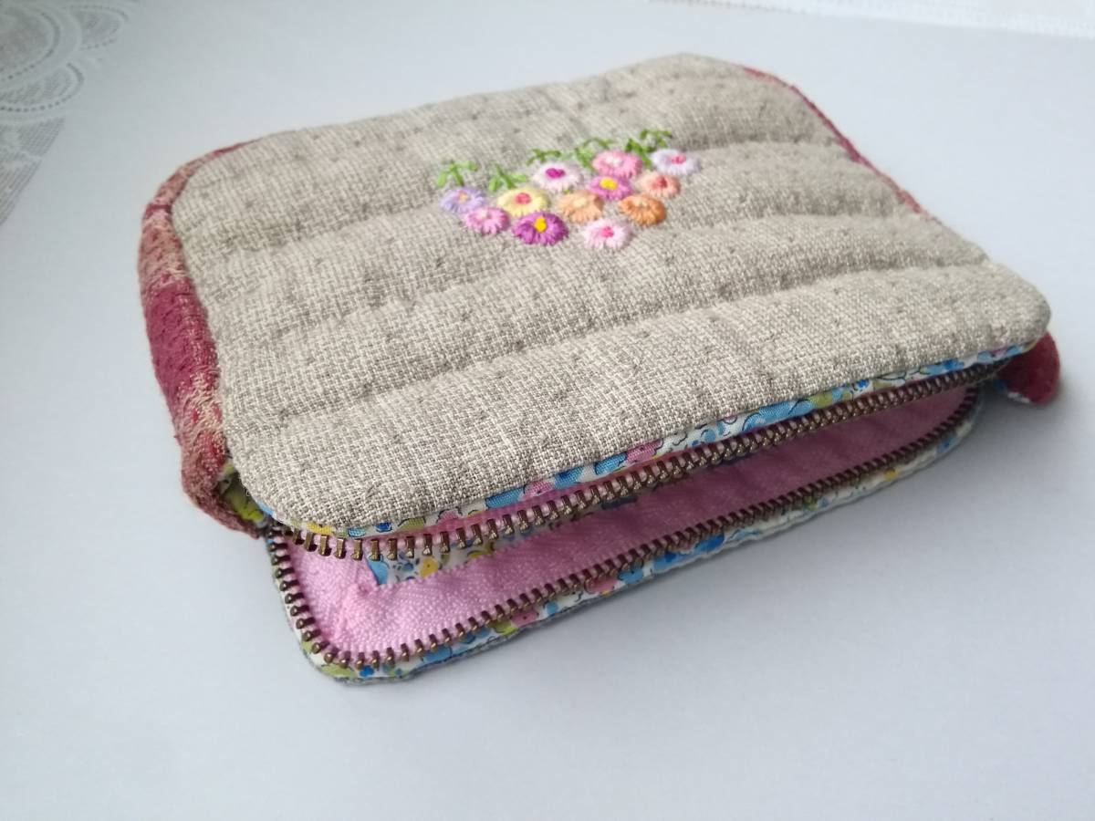 はんどめいど・パッチワーク ＊花刺繍のポーチ 【公式通販】