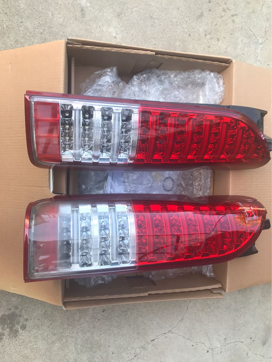 ハイエース200系テールランプジャンク品 【公式通販】