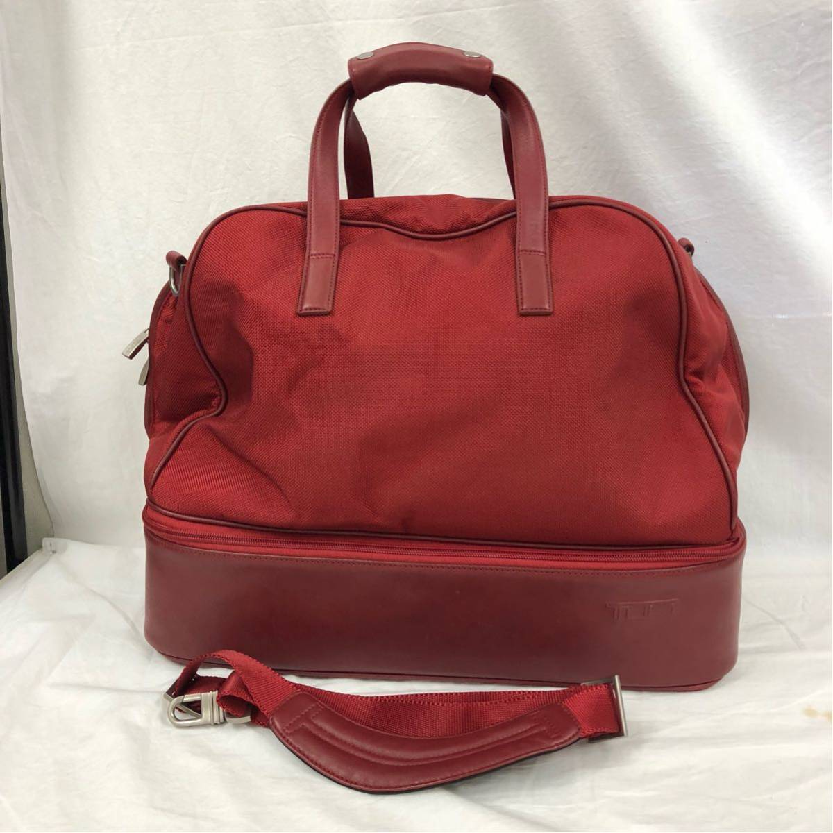 1回のみ使用 美品 トゥミ TUMI ハンドバッグ ナイロン ボストンバッグ 旅行カバン トラベル スーツケース 赤 ショルダーベルト付き