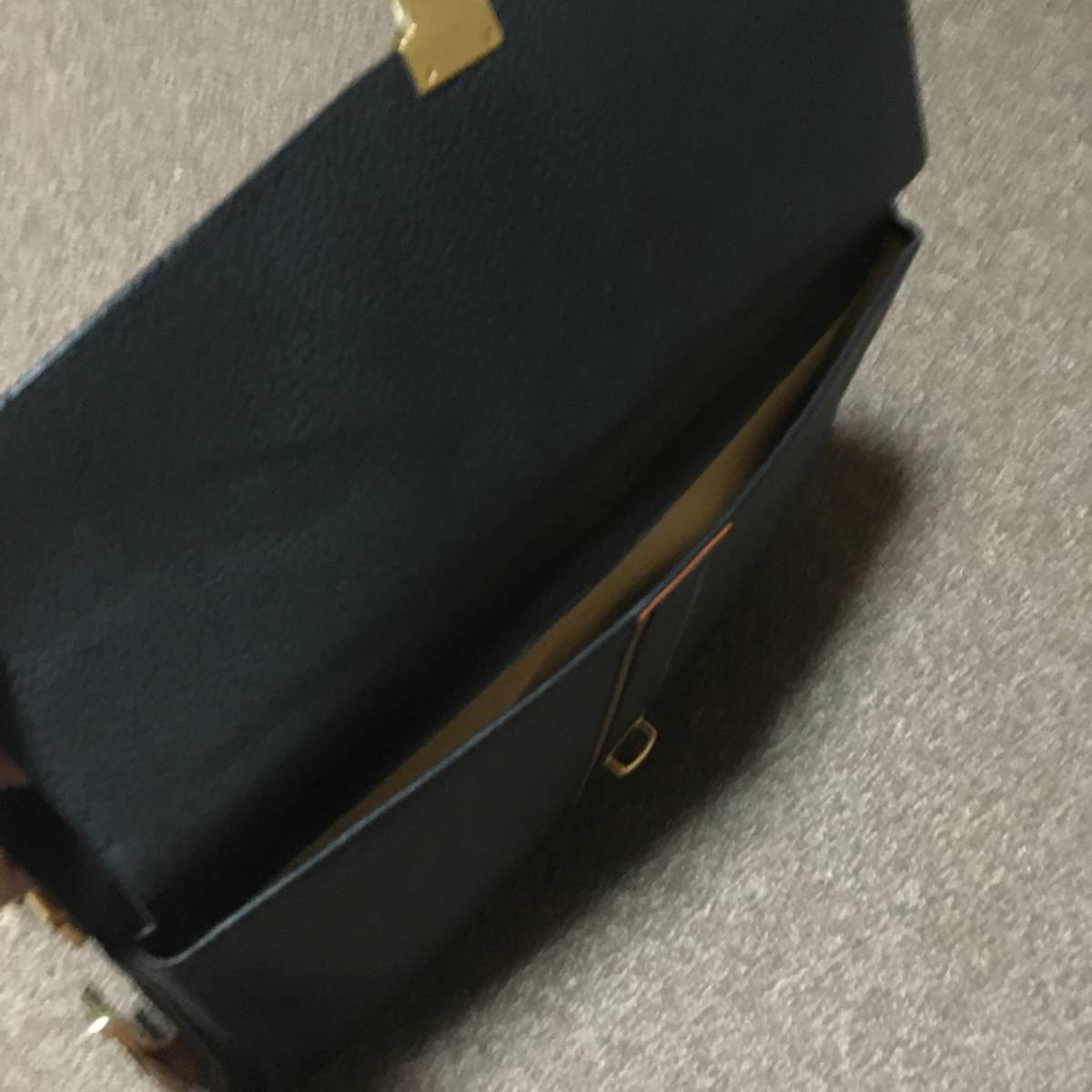 処分☆最高級☆売り切り！70万以上☆イタリー製 ラマエフ 本革レザー ビジネスバッグ ダレス 1～2日出張にも 美品 最終処分場 - 特殊建築No.1 VALUE#61 風木BR 大阪の産業廃棄物処理