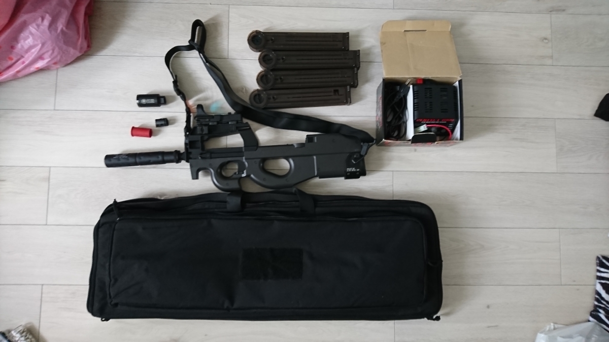 東京マルイ P90 電動ガン P90ドットサイト・サイレンサー 多弾仕様 TR