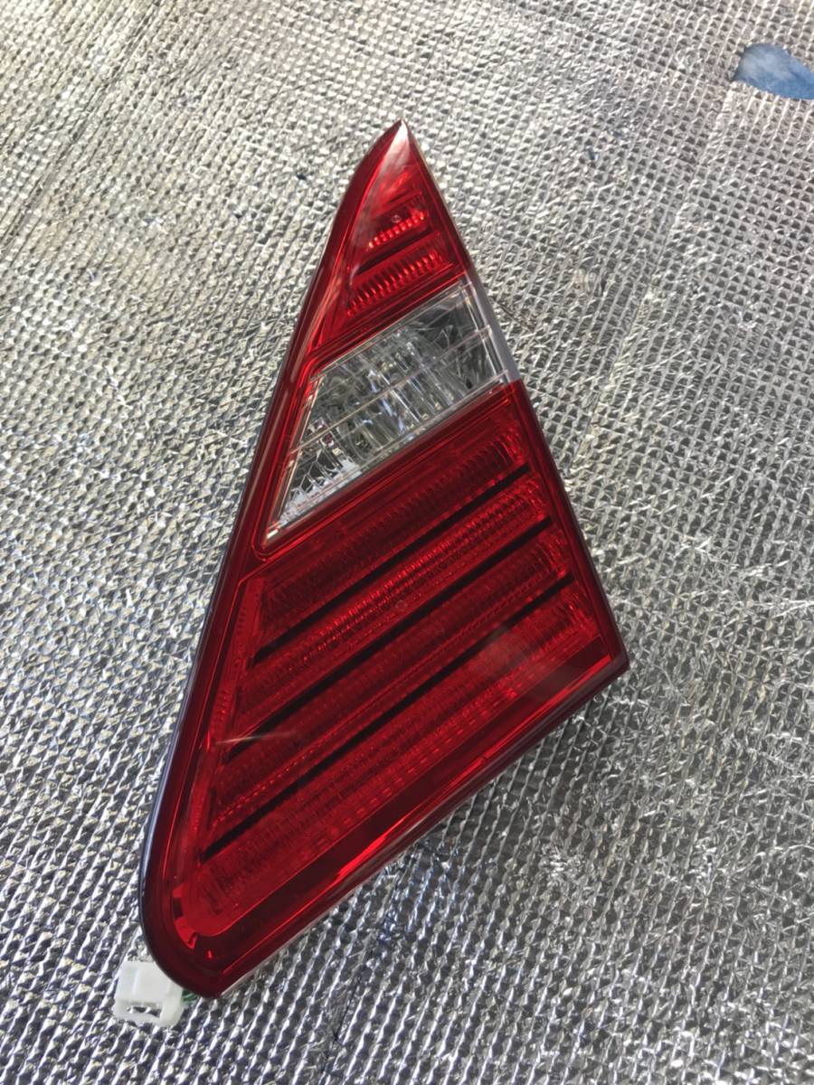 トヨタ　セルシオ　30　後期　右　テール　フィニッシャー　ランプ　美品　動作確認済み　ＬＥＤ　ＯＫ　スタンレイ　Ｐ3587_1