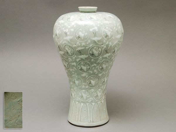 U575.【韓国人間国宝 池順鐸造】高麗青磁 象嵌雲鶴文 花瓶 高さ38.8cm / 華道具茶道具茶室花器花入花生壷壺梅瓶子陶器陶芸