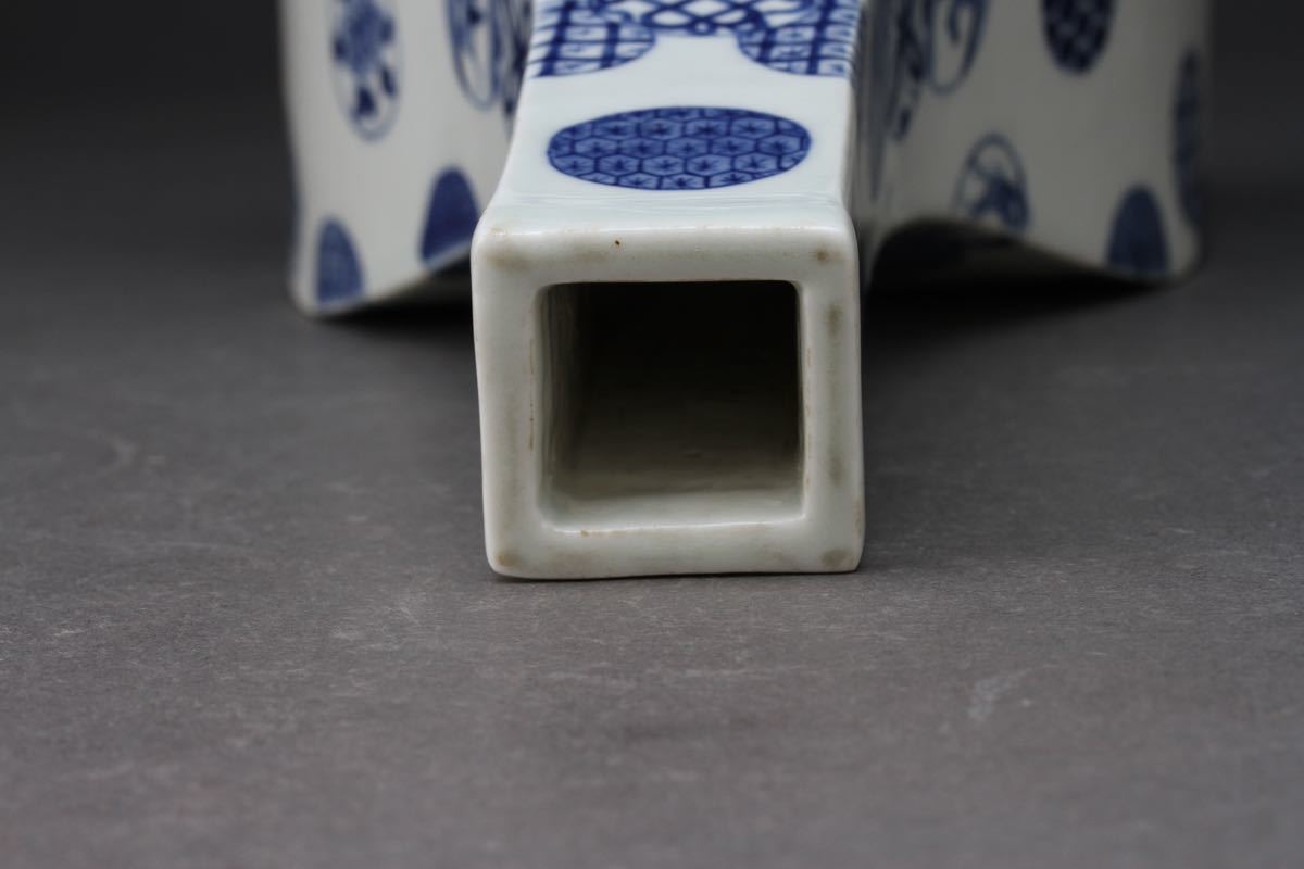 ※中国古美術/粉彩纏枝花鳥紋瓶/ (底款:乾隆年製) 中国古美術⁄粉彩纏枝花鳥紋瓶⁄ (底款:乾隆年製