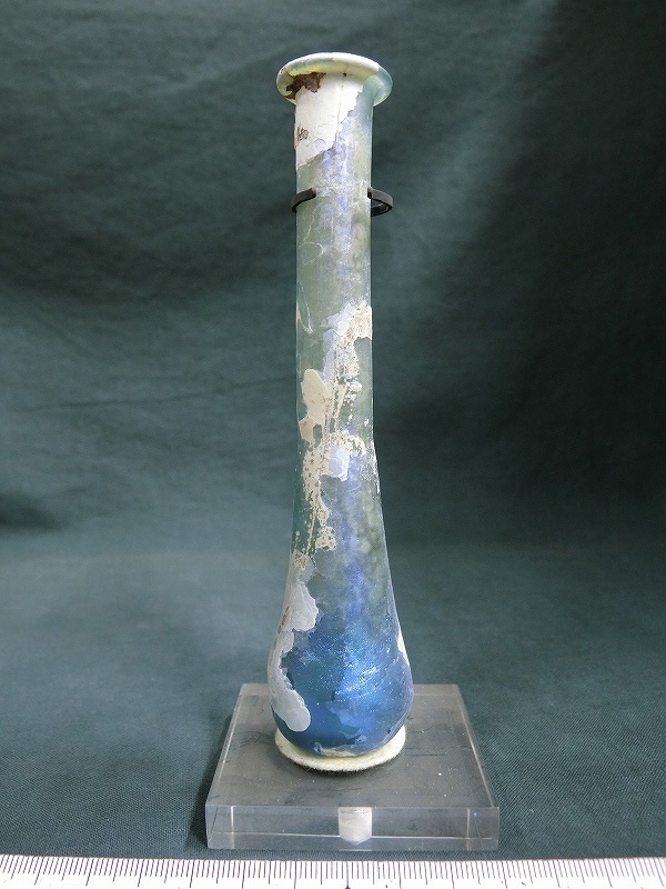 A20203 古いガラス瓶 銀化ブルー 約15cm高 産地不明