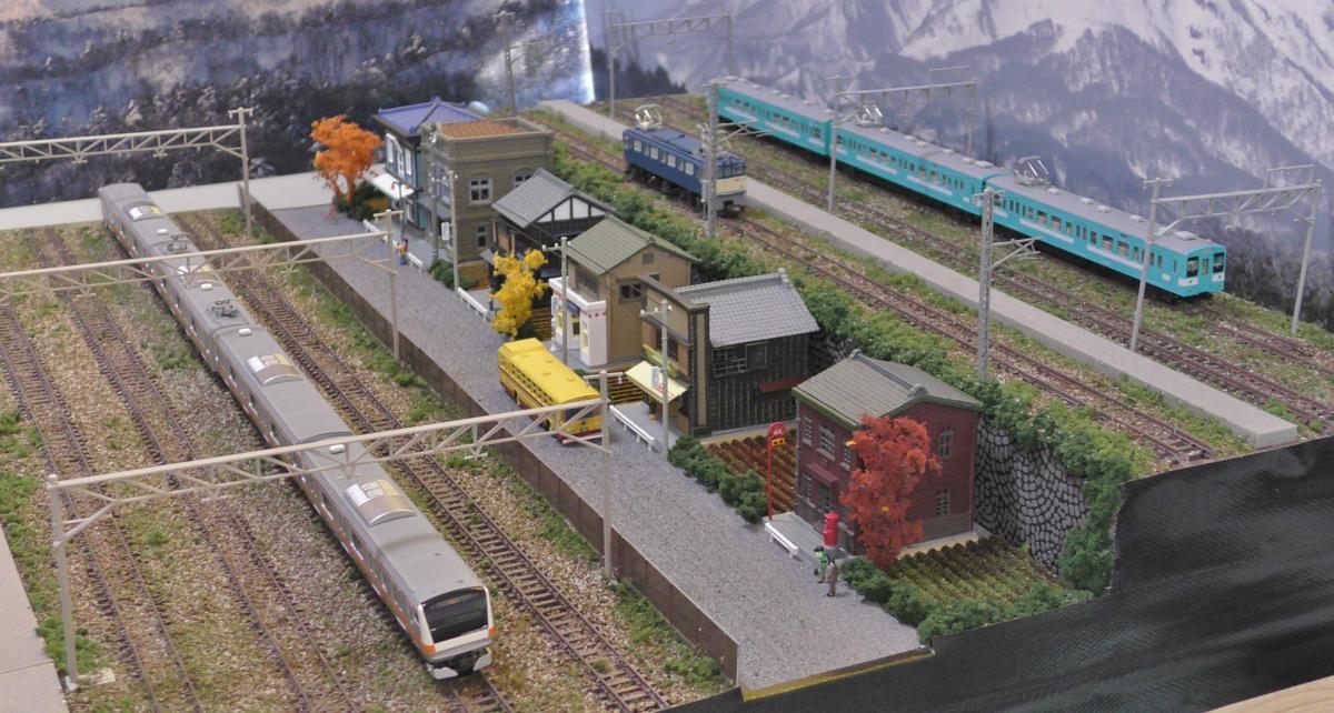 ひな壇 Yahoo!オークション SAZAN鉄道ジオラマ展示台ケース付き - N