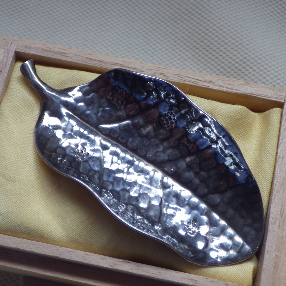○純銀 松栄堂 刻印 葉型茶箕 鎚起銀器 茶道具 美品 |