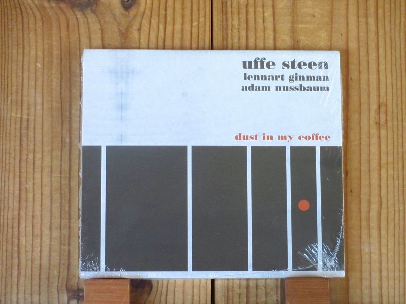 ジャズとブルースを融合させたギタートリオ!! Uffe Steen / Dust In My Coffee
