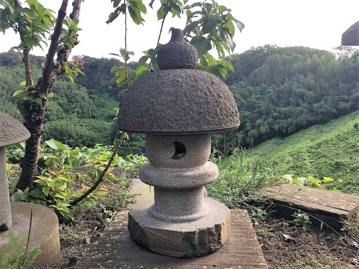 出雲石灯籠 オークション限定品 創作灯籠 1尺8寸 秋霖形 土江明夫石材 石灯籠 石灯篭 石灯ろう 庭園 伝統工芸(植木、庭木)|売買された ...