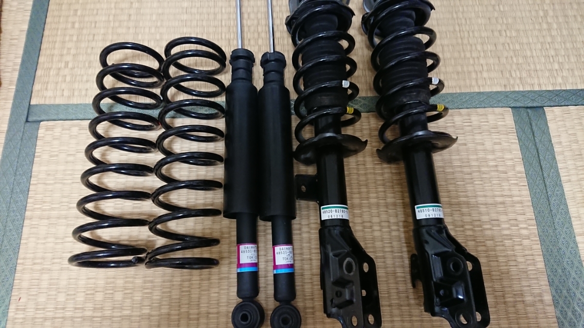 ダイハツ L375S タント 純正ショックアブソーバー スプリング 1台分 