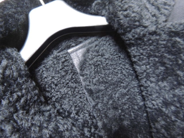 オールドイングランドの OLD ENGLANDと書かれている大きなボタンがついた ムートンコートです。綺麗です。”8316