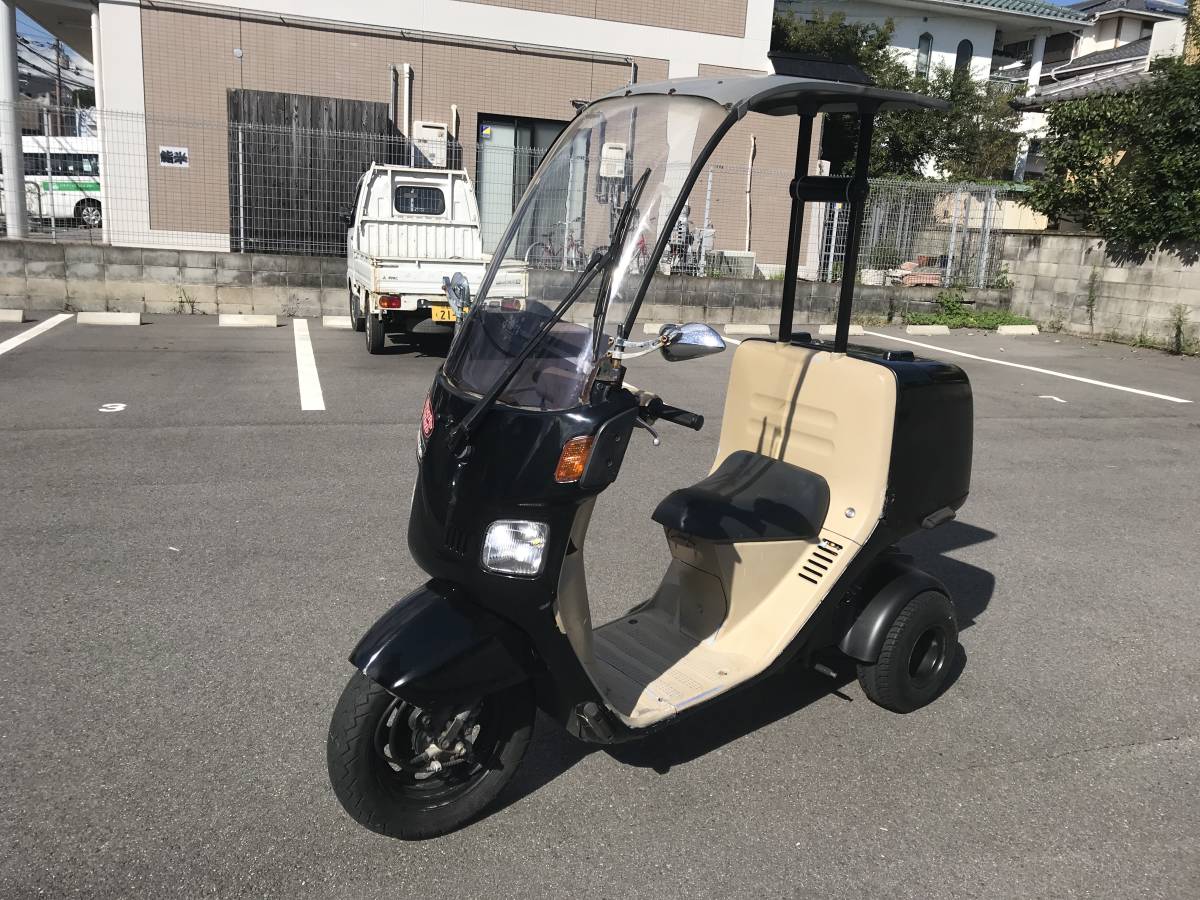 白ゲル仕上げ NSR50，NSF100タンクカバー 黒ゲル仕上げ FRP製