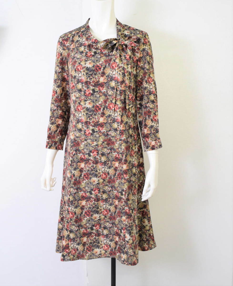 【安い，送料無料】 2925-18R0047 ローラアシュレイ 2018 さらさら生地 赤茶系ワンピース リボン付きフラワープリントドレス 7号(ワンピース)｜売買されたオークション情報、yahooの商品情報をアーカイブ公開 - オー 女性用