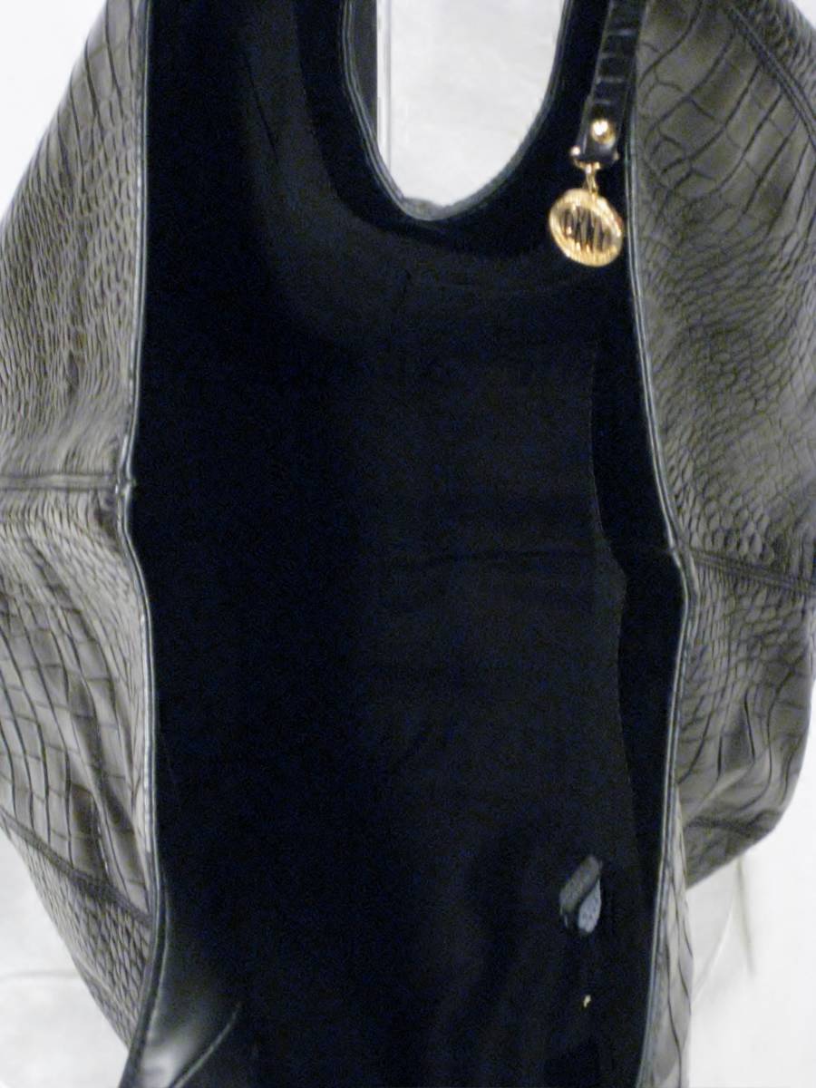 DKNY　メガ合皮ショルダーバッグ新品未使用大容量35x60x18 スポーツクラブや旅行にも。濡れたものでも心配なし