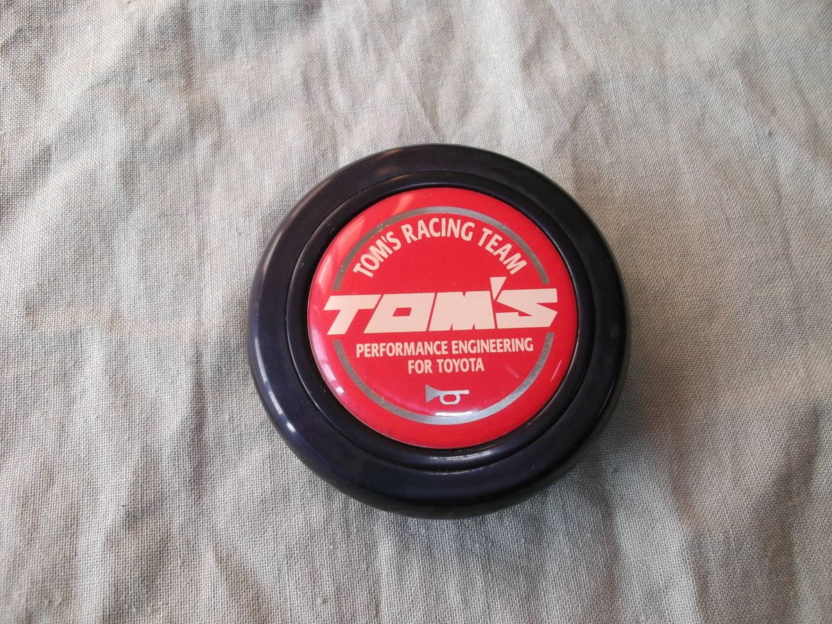 ● TOM`S TOMS トムス　ホーンボタン　トヨタ　車に